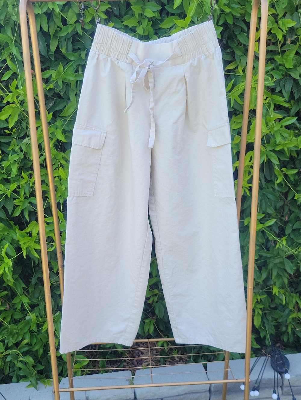 Sienna Sky Elastic Waist Wide Leg Cargo Pants - Cream/Tan M